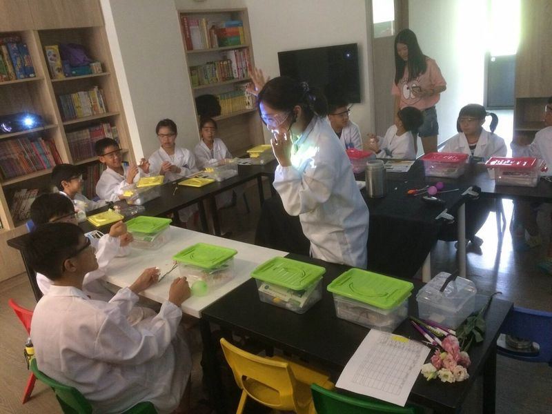 國小科學營教室全景